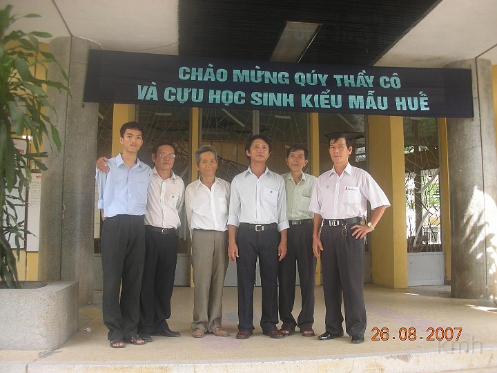 Con Hoa - Hoa - Dung - Thuan - Dinh - Duong.JPG - Từ trái: cha con Phan Cảnh Hóa,Ng văn Dũng,Dương Thuận,Võ Định,Lê Văn Dưỡng